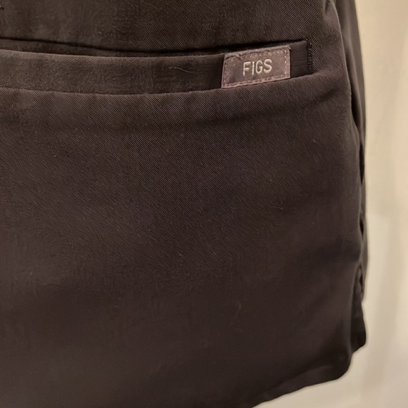 FIGS Scrub Top Women XS Technical Collection Shirt Grey Stretch Pockets - Picture 3 of 6